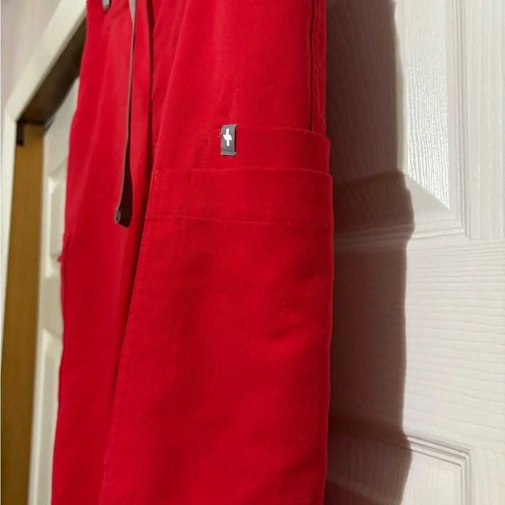 Figs Women’s Pop Red Yola Skinny Scrub Pant in size Small - Picture 4 of 10